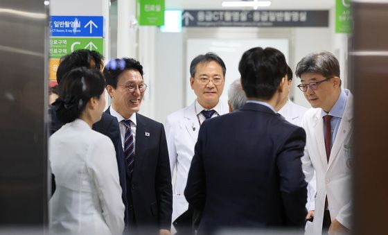 권역응급의료센터 방문한 김민석 국무총리