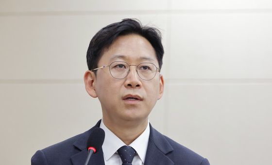 감사 인사하는 배경훈 부총리