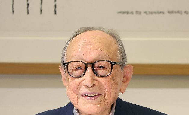 신간 '백 년의 유산' 기자 간담회 참석한 김형석 명예교수