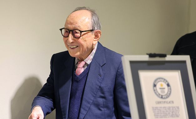 현존 인류 최고령 저자 기네스에 오른 김형석 명예교수