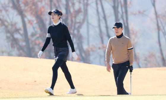 소이현·인교진 부부, 류현진 자선골프대회 동반 참석