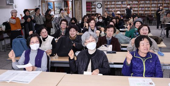 수능 앞둔 만학도들의 파이팅