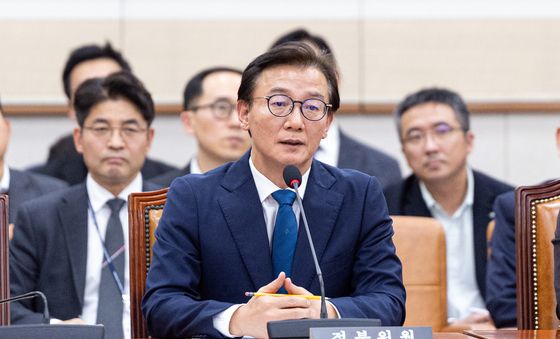 질의 답변하는 전재수 해양수산부 장관