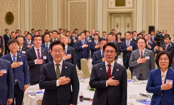 국민의례하는 이재명 대통령