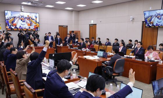 법사위 예산안 거수 투표