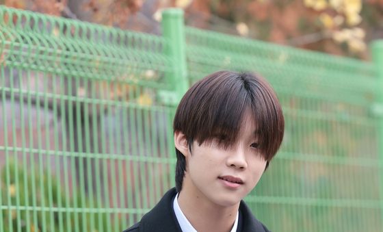 더윈드 박하유찬, 수험표 들고 인사