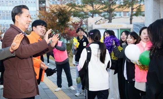 수험생 격려하는 김장호 구미시장