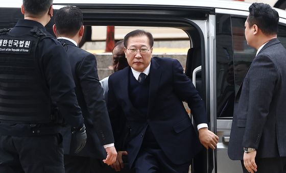 차량에서 내리는 박성재 전 법무부 장관