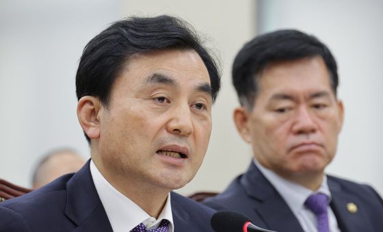 답변하는 안규백 국방장관