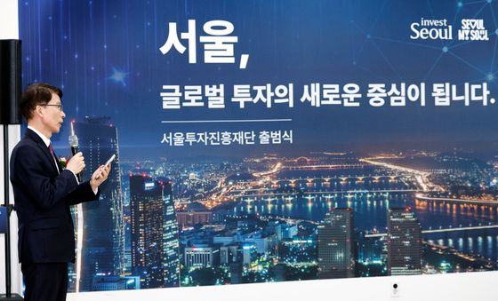 재단소개 및 사업계획 발표하는 이지형 이사장