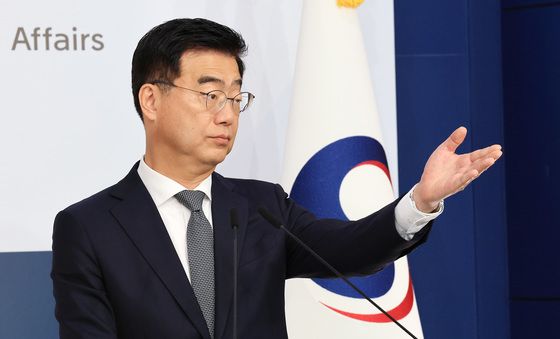 브리핑하는 이재웅 외교부 대변인