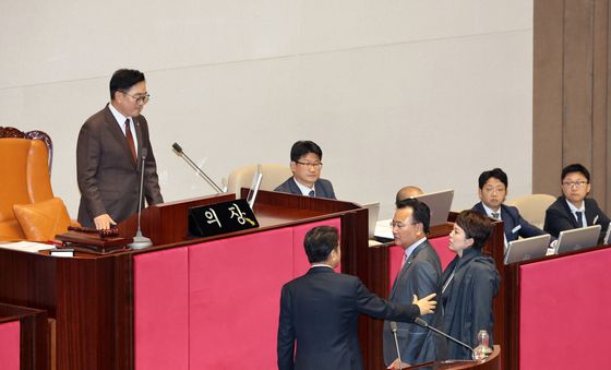 의장석으로 간 여야 원내수석부대표