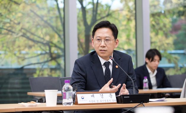 과학기술 AI 활성화 논의하는 배경훈 부총리