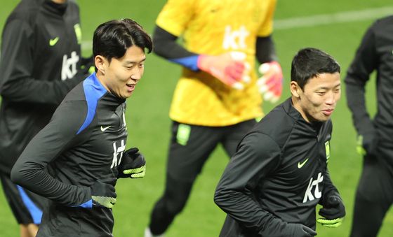 훈련 시작한 손흥민-황희찬