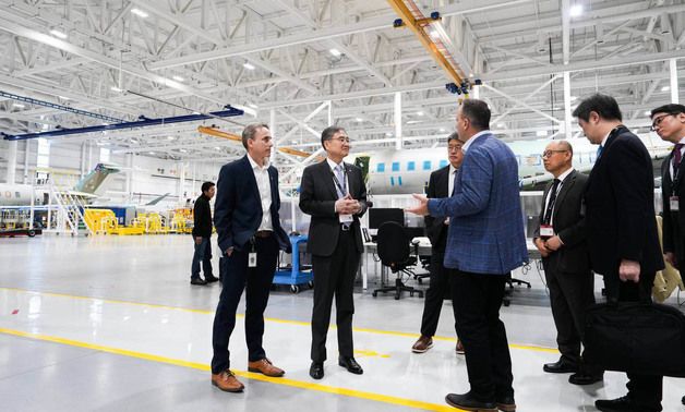 조현 장관, 캐나다 항공기 조립공장 방문