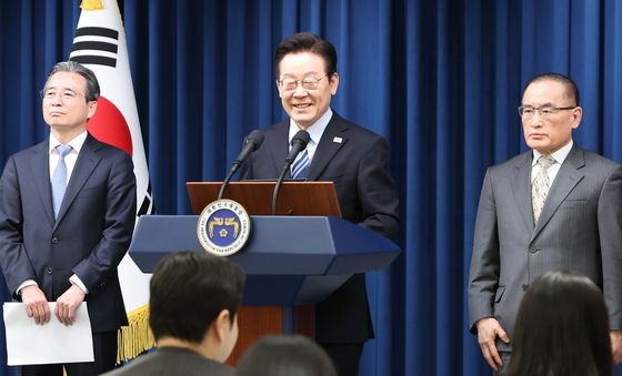 미소짓는 이재명 대통령