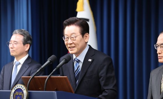 미소 짓는 이재명 대통령