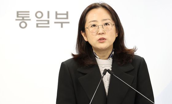 브리핑하는 장윤정 통일부 부대변인