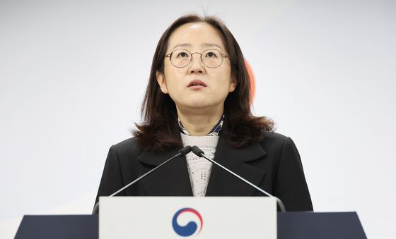 브리핑하는 장윤정 통일부 부대변인