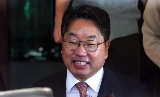 노만석 대행, '웃고는 있지만'