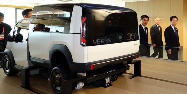 화성 기아자동차 공장 찾은 김민석 국무총리와 정의선 회장