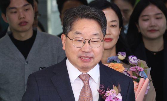 노만석 직무대행, 퇴임식 뒤 검찰청사 떠나