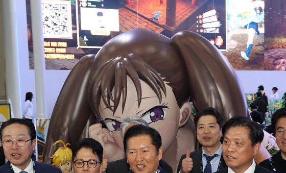 넷마블 부스서 기념촬영하는 정청래