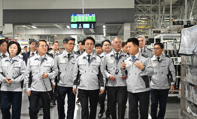 김민석 총리, 정의선 회장과 생산 현장 방문