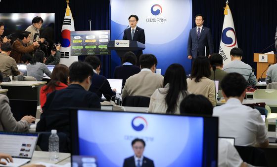 한미 관세협상 팩트시트 관련 브리핑 나선 김정관 장관·여한구 본부장