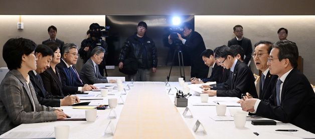 주택공급촉진 관계장관회의 모두발언하는 김윤덕 장관