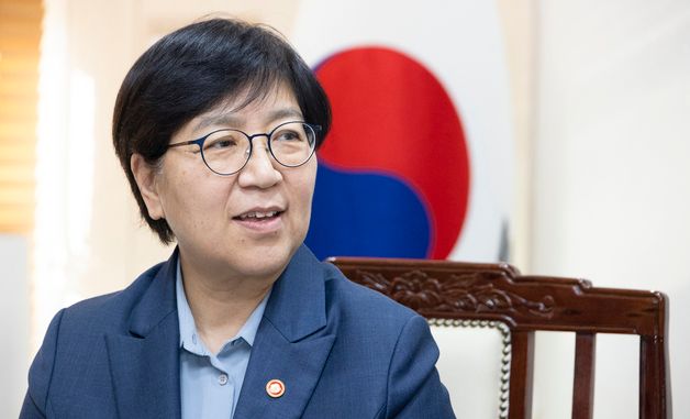 대화 나누는 정은경 보건복지부 장관