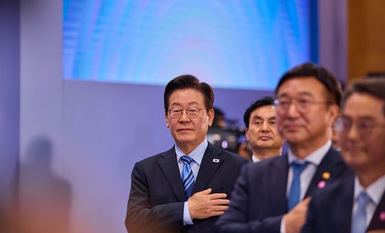 국민의례하는 이재명 대통령