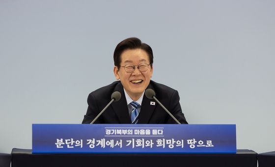 미소 짓는 이재명 대통령