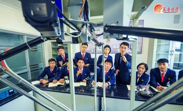 北 김일성종합대학, 실험교육중심에 집중