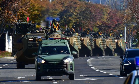 도로 달리는 헤병대 KAAV