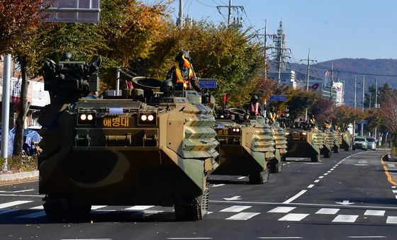 도심 달리는 해병대 KAAV