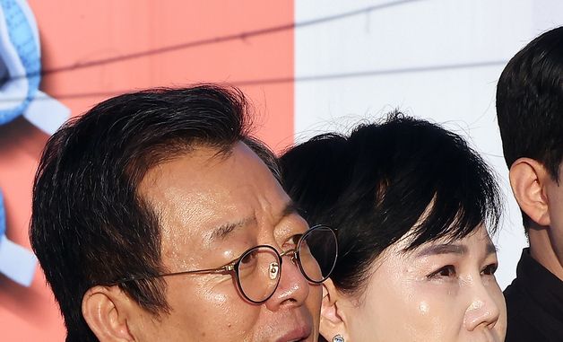 발언하는 이기영