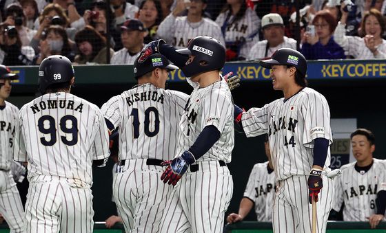 기시다, 역전 쓰리런