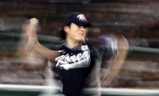 곽빈, 역동적인 투구