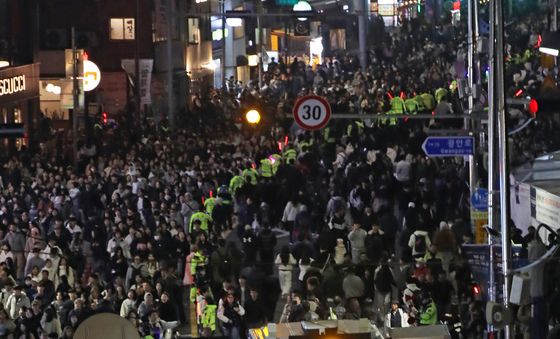 경찰 안내 속 귀가