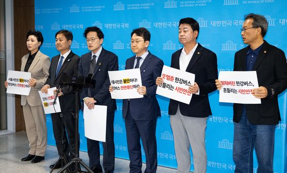 민주당, 한강버스 운항 전면 중단 촉구 기자회견