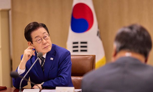 이재명 대통령 '한미 관세협상 후속 민관 합동회의 발언 경청'