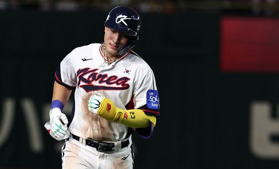 통증 참고 달리는 안현민