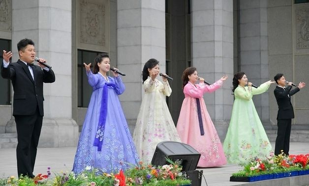 北 "어머니날 맞아 전국 각지서 경축…다채로운 공연 펼쳐져"