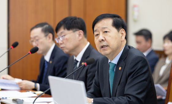 답변 이어가는 구윤철 부총리