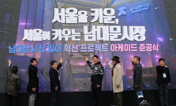 남대문시장 아케이드 찾은 오세훈 서울시장