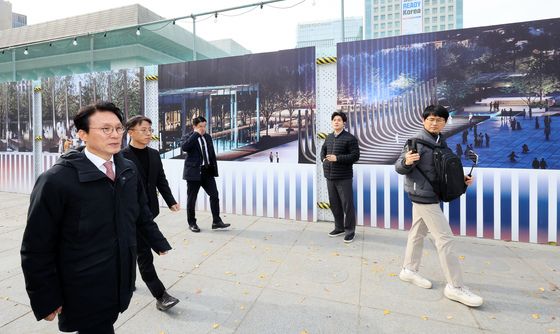 감사의 정원 공사현장 둘러보는 김민석 총리