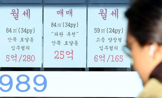 전세의 월세화 현상 보이는 주택 임대차 시장