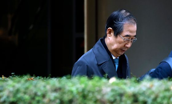 생각 많은 한덕수 전 총리