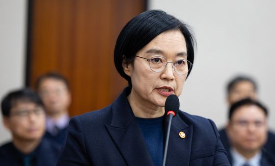 예산안 의결 인사하는 한성숙 중기부 장관